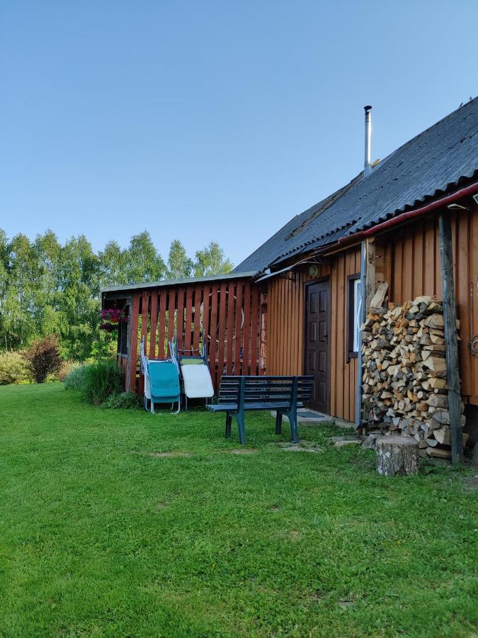 Zalioji Villa Padustis Bagian luar foto